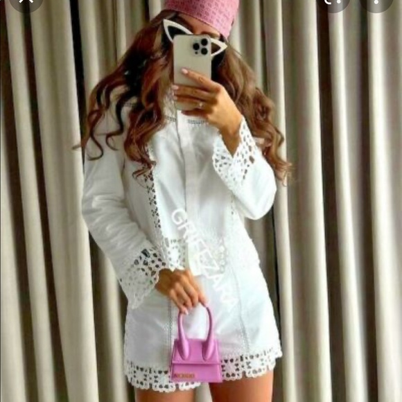 Collared shirt with long sleeves. Matching crochet detail. Button-up front. - Picture 6 of 8